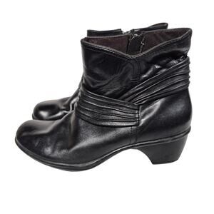 Clarks Bendables 36797 Black Leather Ankle Boot Womens size 8